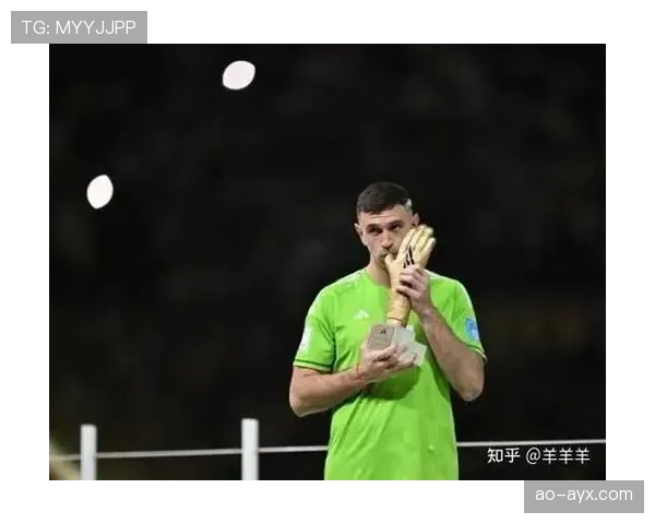 马丁内斯门线神扑再现，阿根廷门将稳健表现引热议