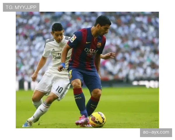 苏亚雷斯在巴萨的辉煌时刻表现稳健，重新定义进攻之王的角色与价值